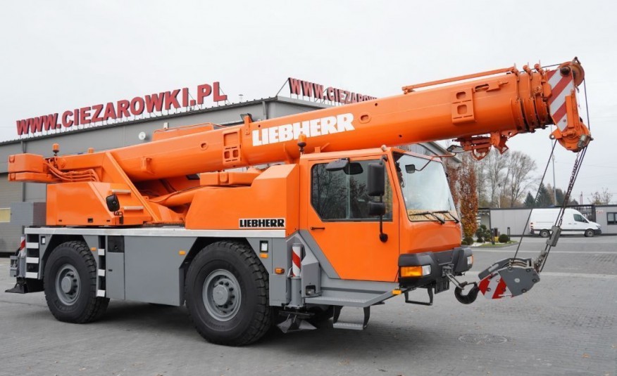 Liebherr LTM 1030-2.1 , max 30 ton - 35m , 4x4x4 , centralne smarowanie , joystick , 1 właściciel , serwis , dźwig szosowo terenowy , dźwig samojezdny , podnośnik , żuraw , kran zdjęcie 