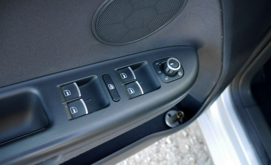 Volkswagen Golf Plus 1.6 MPI LPG 102KM LIFT Bardzo dobry stan Bezwypadkowy 2xkoła Gwarant zdjęcie 11