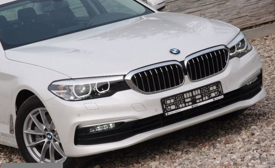 BMW 520 / Benzyna / Automat / Biała perła / Zarejestrowany / FV 23 / GWARANCJA zdjęcie 