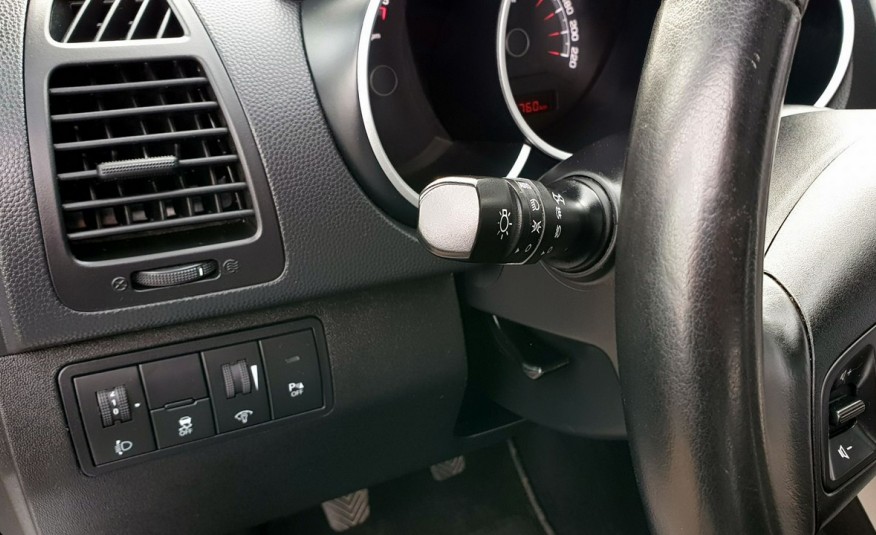 Kia Venga 1,6 CRDI 130km 6-Biegów Klimatronic Navi Serwis Panorama zdjęcie 27