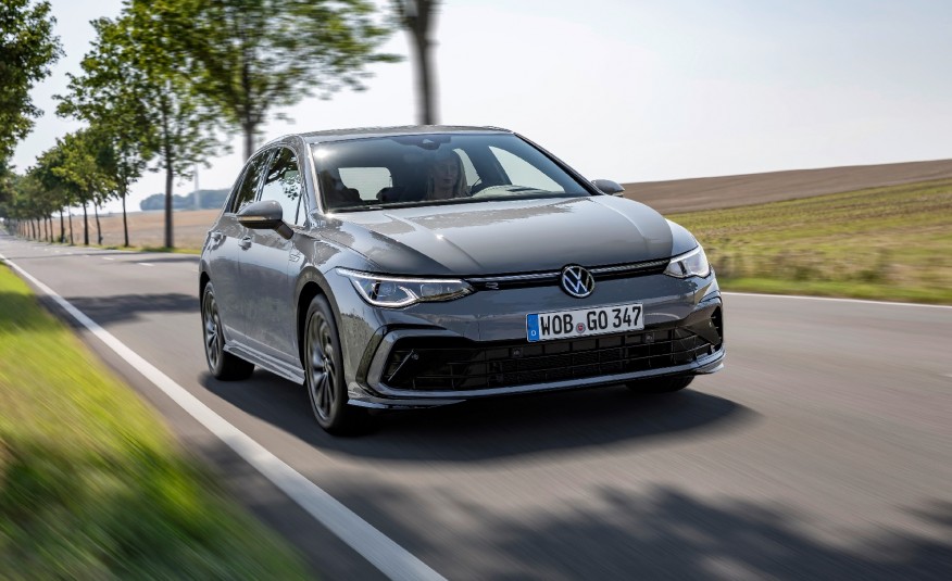 VOLKSWAGEN Golf VIII 1.0 eTSI Life DSG zdjęcie 1