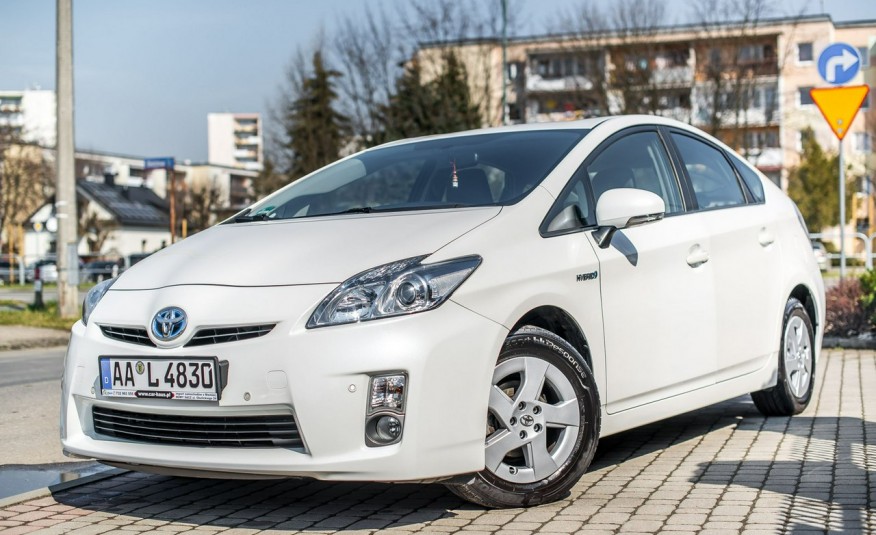 Toyota Prius 1.8_Benzyna_100 KM_186 tys km_komplet kół zdjęcie 
