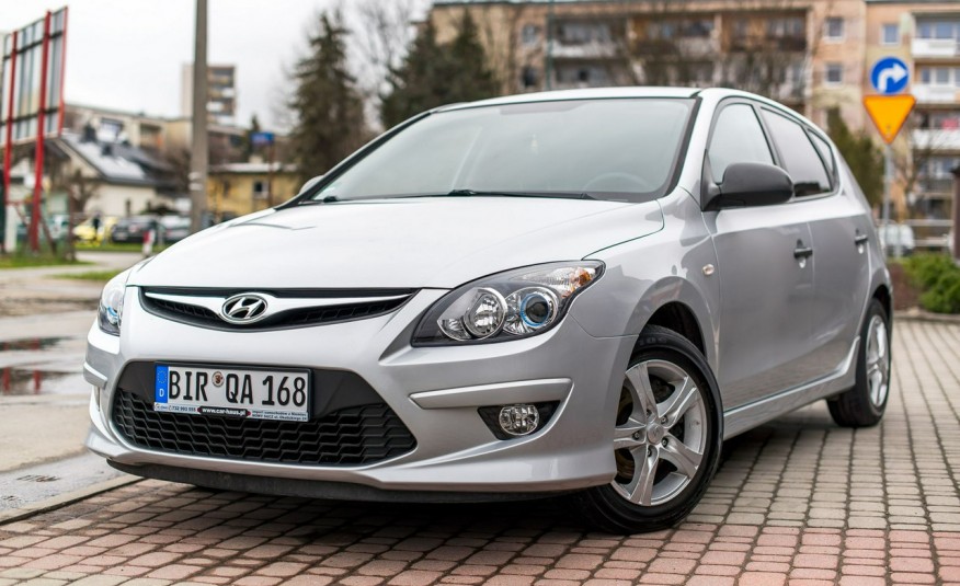 Hyundai i30 1.4_benzyna_109KM_92 tys km_komplet kół zimowych zdjęcie 