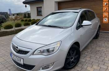 Opel Astra benzyna bogate wyposażenie czujniki przód tył grzana kierownica szyber