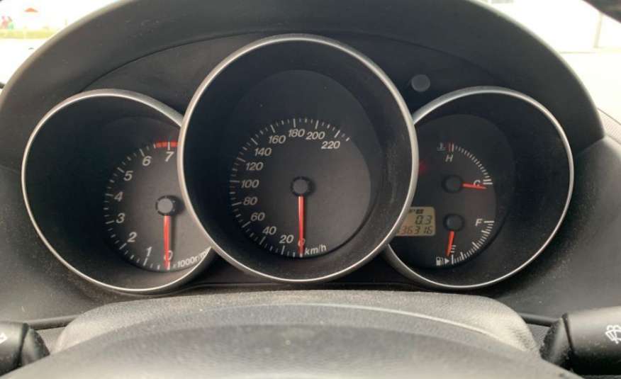 Mazda 3 zdjęcie 8