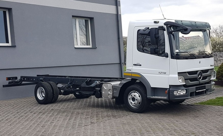 samochód ciężarowy Mercedes zdjęcie 1