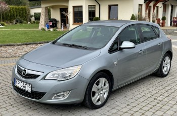Opel Astra 1.6 benzyna / Limitowana wersja / Salon PL I-właściciel