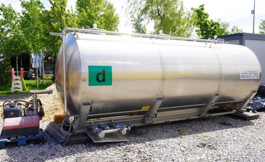Inny Farck , zabudowa cysterna spożywcza , STAL 316L , Nierdzewka , 3 komory , 3x6.000l , JAK NOWA , zabudowa beczka , zabudowa cysterna , do mleka , spożywcza zdjęcie 