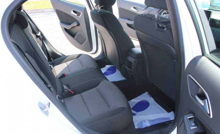 Mercedes A 180 Salon,f-vat,Gwarancja,tempomat,alu,benzyna zdjęcie 12