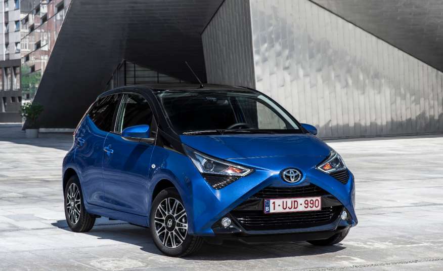 TOYOTA Aygo 1.0 VVT-i Selection X-cite X-shift zdjęcie 