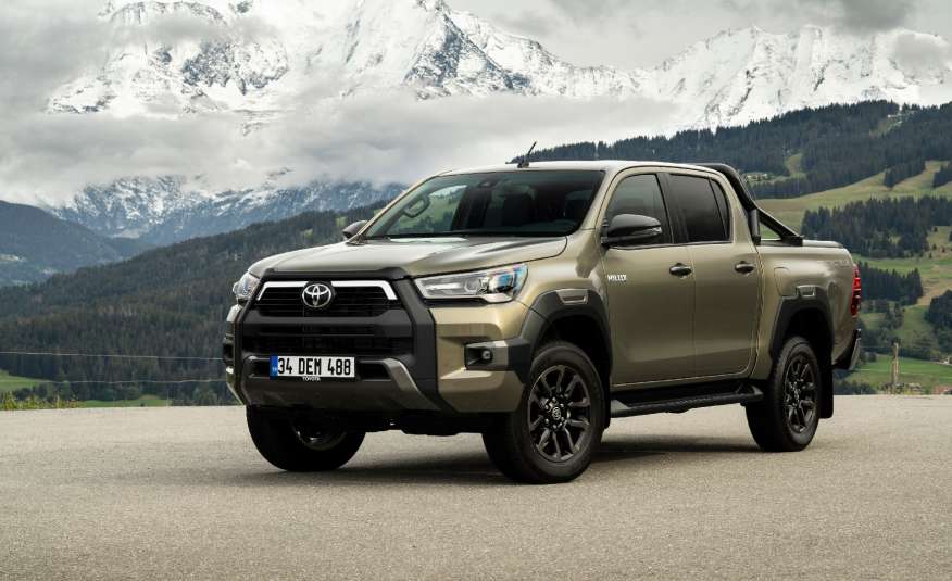 TOYOTA Hilux 2.4 D-4D Double Cab DLX 4x4 zdjęcie 1