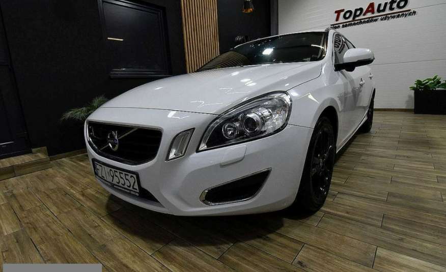 Volvo V60 2.0d 163 km skóra perfekcyjny radar navi FULL GWARANCJA europa ASO zdjęcie 