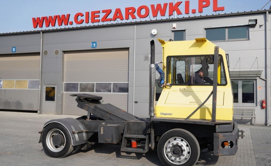 Inny Ciągnik Terminalowy MAGNUM 4x2 zdjęcie 