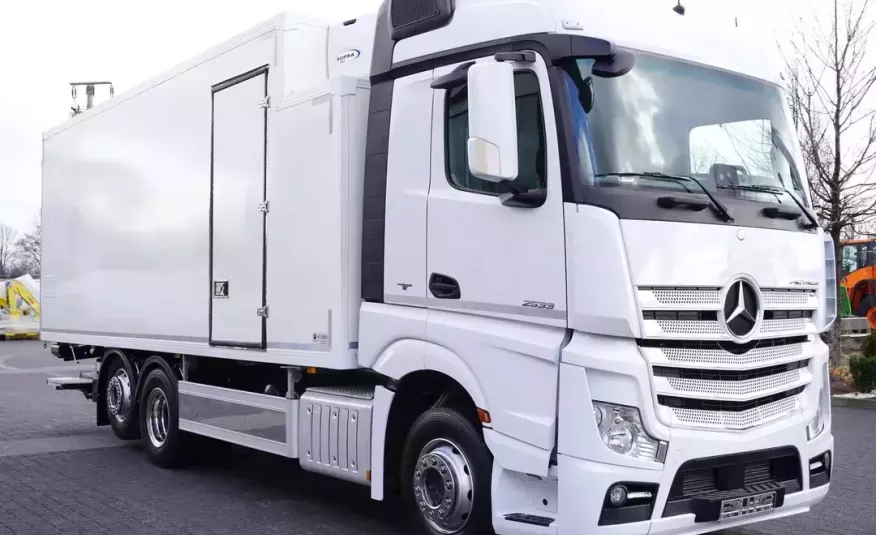 Mercedes Actros 2533 – Chłodnia Acord – winda Dhollandia 6x2 zdjęcie 