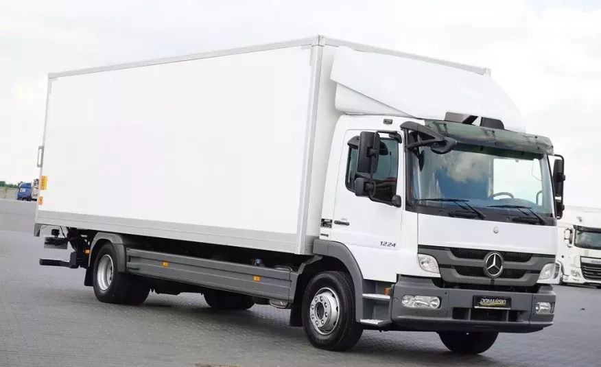 Mercedes / ATEGO / 1224 / / IZOTERMA + WINDA / 18 PALET / MAŁY PRZEBIEG zdjęcie 