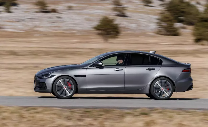 JAGUAR XE 2.0 T Portfolio aut zdjęcie 1