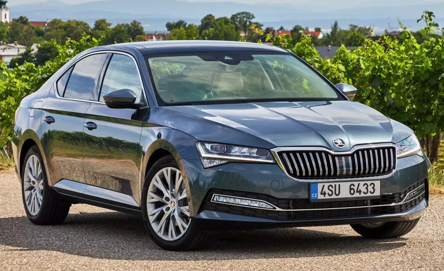 SKODA Superb 2.0 TDI SCR 4x4 L&K DSG zdjęcie 