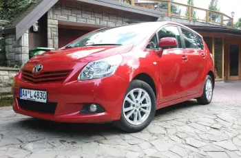 Toyota Verso 1.8_Benzyna_147 KM_103 tys km_7 osób_Panorama