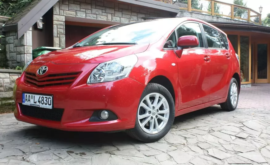 Toyota Verso 1.8_Benzyna_147 KM_103 tys km_7 osób_Panorama zdjęcie 