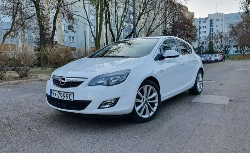 Opel Astra 1.6 180KM Bogate wyposażenie Navi Szyberdach zdjęcie 