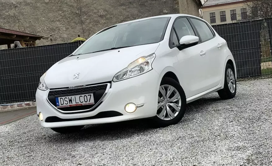 Peugeot 208 1.4 Benz. 95KM IDEALNY STAN BIAŁY 89.000KM zdjęcie 