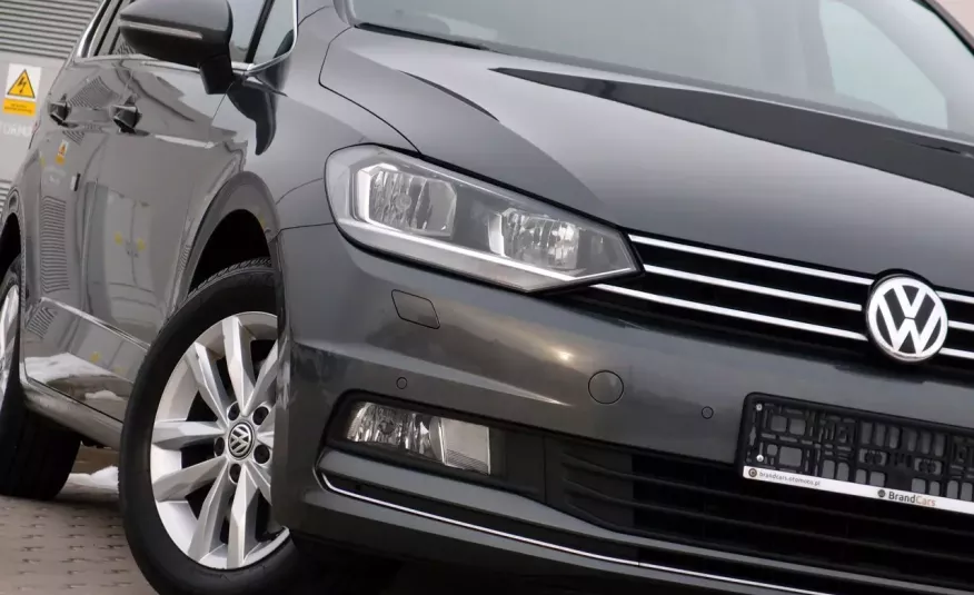 Volkswagen Touran HIGHLINE / Panorama / Navi / Kamera / Alcantara / Tempomat / GWARANCJA zdjęcie 