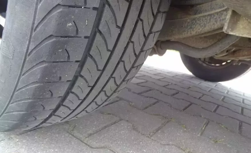 Volkswagen TRANSPORTER T5 / BLASZAK / 2.5 TDI / 130 KM / SKRZYNIA 6 / KLIMA / SPROWADZONY / zdjęcie 13