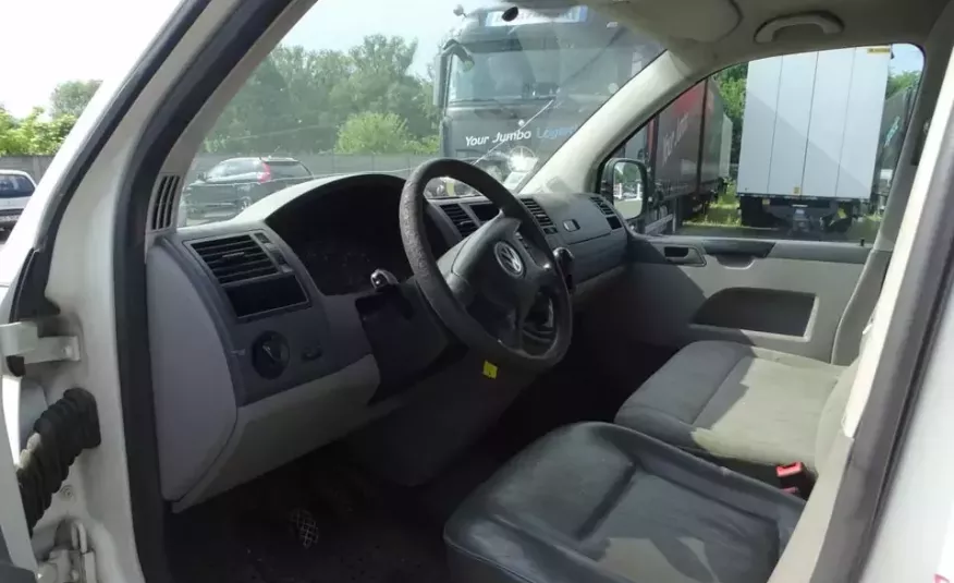 Volkswagen TRANSPORTER T5 / BLASZAK / 2.5 TDI / 130 KM / SKRZYNIA 6 / KLIMA / SPROWADZONY / zdjęcie 16