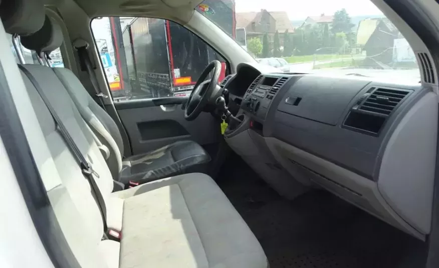 Volkswagen TRANSPORTER T5 / BLASZAK / 2.5 TDI / 130 KM / SKRZYNIA 6 / KLIMA / SPROWADZONY / zdjęcie 18