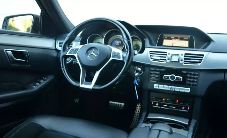 Mercedes E 200 Opłacony 2.2D AMG Lift Serwis Panorama Navi Skóra+alcantara LED zdjęcie 40