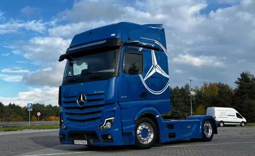 Mercedes Actros low deck mega nowy model kamery 1845 z Niemiec gigaspace salonka giga pełna opcja zdjęcie 