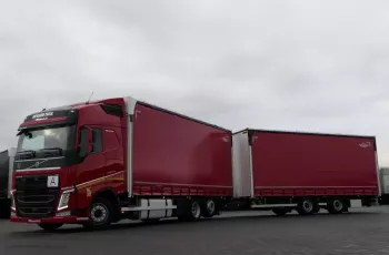 Volvo FH 500 / ZESTAW TANDEM PRZEJAZDOWY 120 M3 / 7.75 M + 7.75 M / WIELTON / EURO 6 / 2017 R /