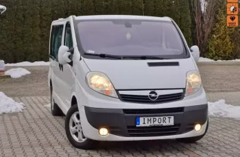 Opel Vivaro TOUR 8 osób tapicerowany Nawiewy na tył