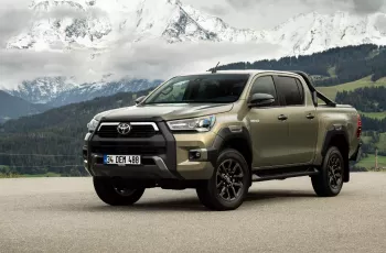 Toyota TOYOTA Hilux 2.4 D-4D Double Cab SR 4x4 aut