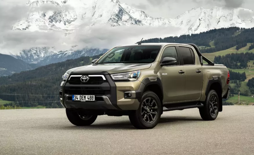 TOYOTA Hilux 2.4 D-4D Double Cab SR 4x4 aut zdjęcie 1