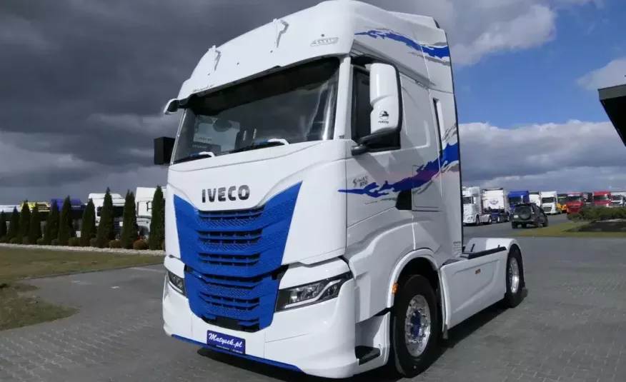 Iveco S-WAY 570 / NOWY - 2022 R / SKÓRY / NAVI / BARDZO BOGATA WERSJA zdjęcie 