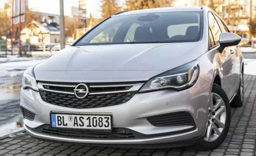 Opel Astra 1.6_Diesel_110KM_159 tyś. km_NAVI_Sports Tourer+_komplet kół_FV23% zdjęcie 