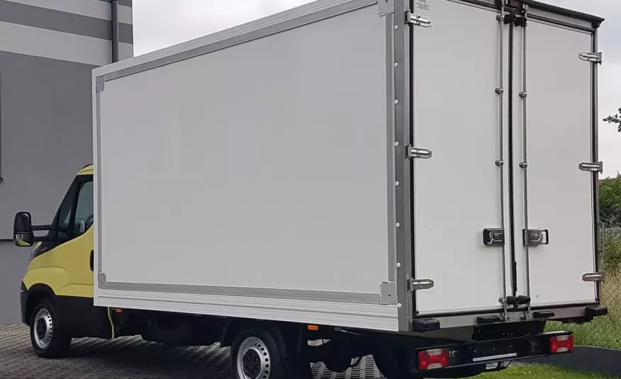 Iveco Daily KONTENER 8EP KLIMA 4.14x2.21x2.20 MANUAL KRAJOWY 35S13 DMC 3500 KG zdjęcie 3