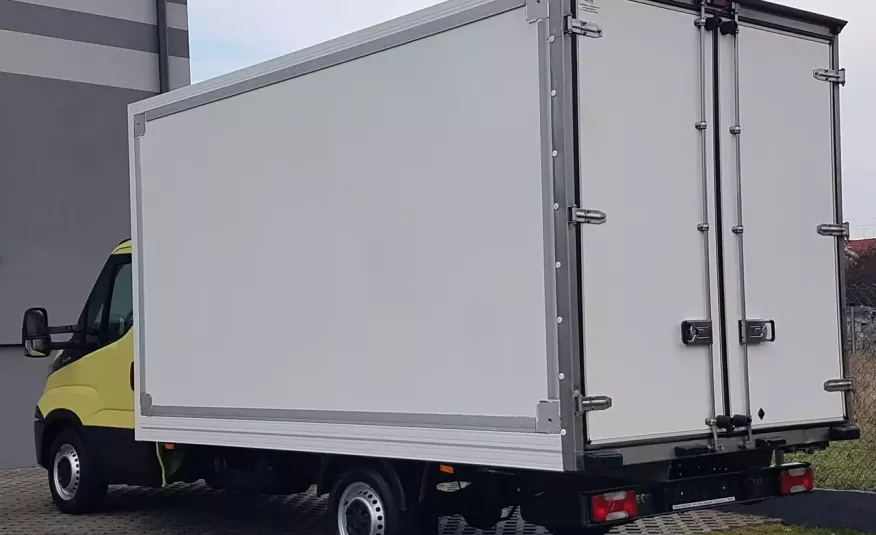 Iveco Daily KONTENER 8EP 4.13x2.21x2.20 KLIMA KRAJOWY 35S13 MANUAL DMC 3500 KG zdjęcie 3