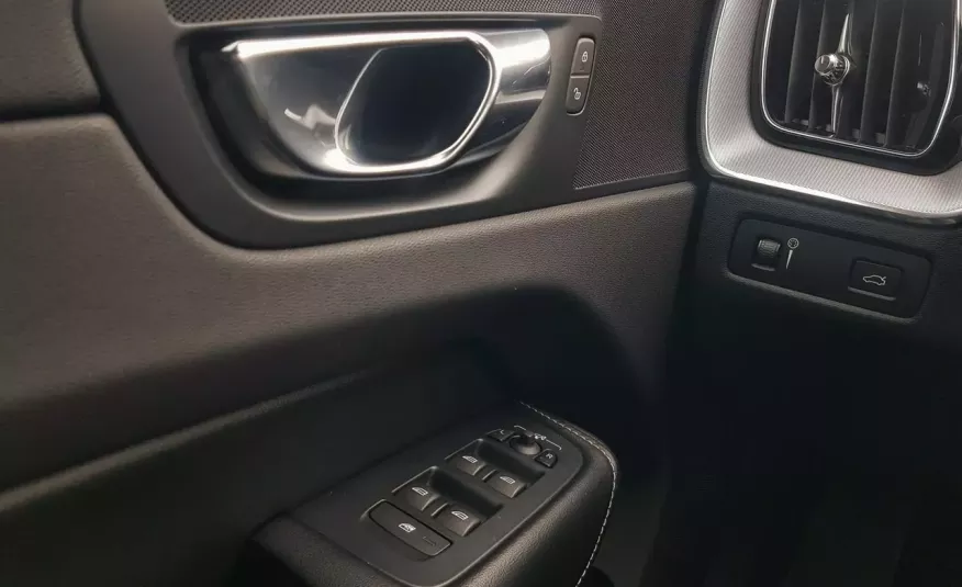 Volvo XC 60 R-DESIGN CLIMATRONIC TEMPOMAT KRAJOWY ALUFELGI I-WŁAŚCICIEL zdjęcie 10