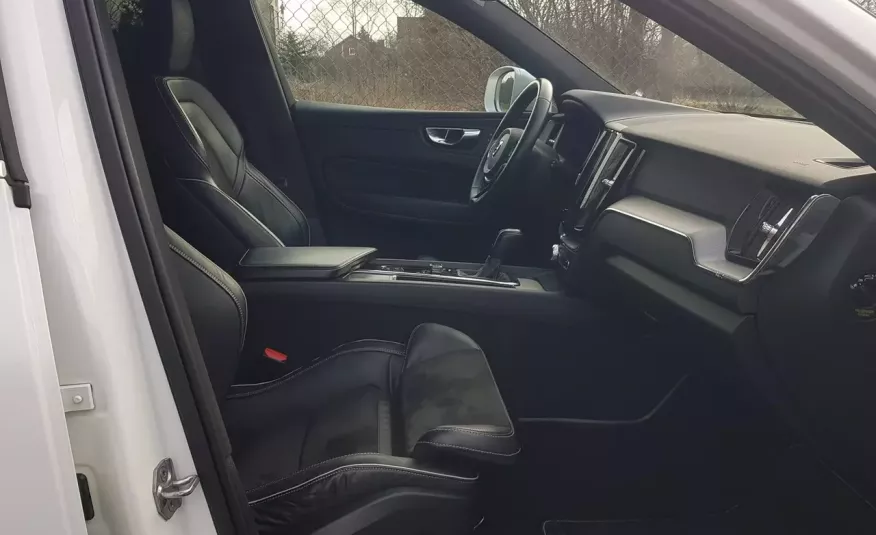 Volvo XC 60 R-DESIGN CLIMATRONIC TEMPOMAT KRAJOWY ALUFELGI I-WŁAŚCICIEL zdjęcie 18