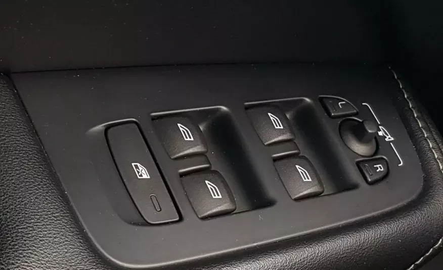 Volvo XC 60 R-DESIGN CLIMATRONIC TEMPOMAT KRAJOWY ALUFELGI I-WŁAŚCICIEL zdjęcie 20