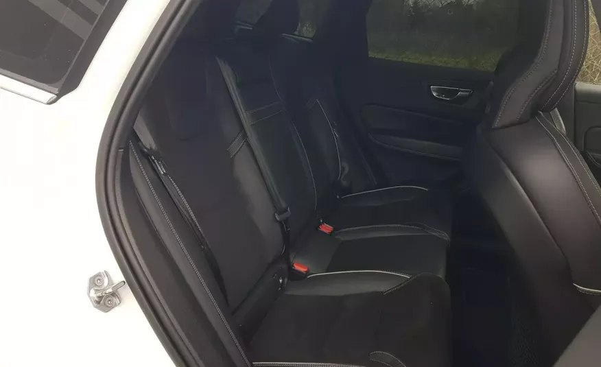 Volvo XC 60 R-DESIGN CLIMATRONIC TEMPOMAT KRAJOWY ALUFELGI I-WŁAŚCICIEL zdjęcie 24