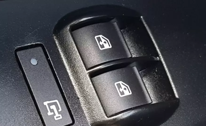Fiat Doblo MAXI CHŁODNIA IZOTERMA AGREGAT DŁUGI L2H1 KLIMA FUNKCJA GRZANIA zdjęcie 19