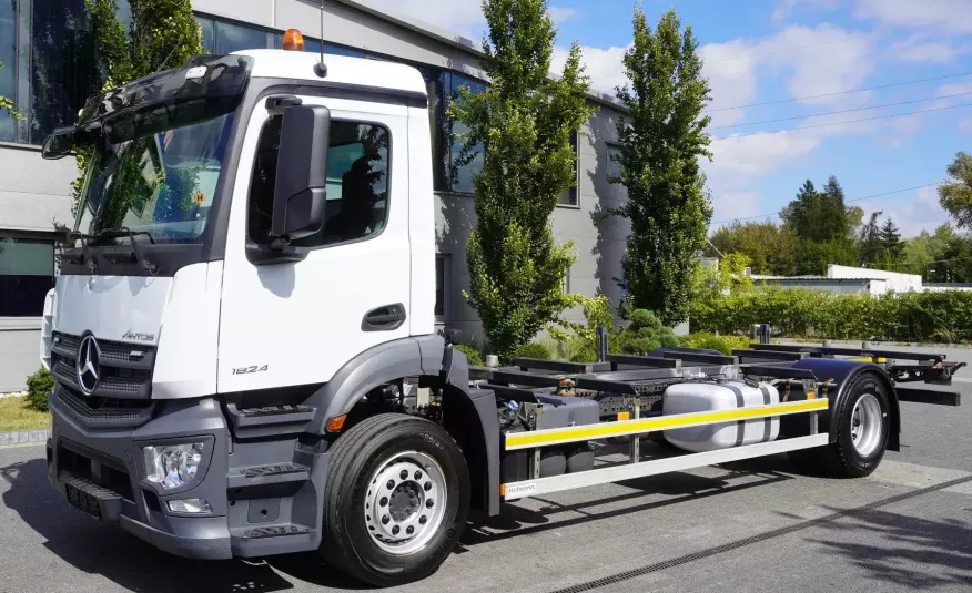 Mercedes Antos BDF 1824 4×2 E6 / 48 tys.km / DMC 18t / ładowność 10t / 3 sztuki zdjęcie 