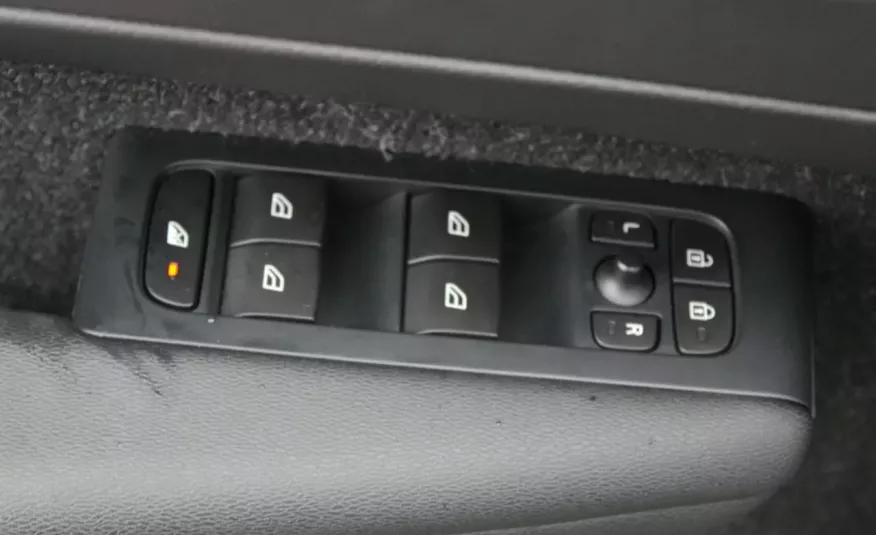 Volvo XC 40 F-Vat, Salon PL, Gwrancja, Alu, Skóra, I-właś, Automat, MOMENTUM.4X4, T5.248KM zdjęcie 9