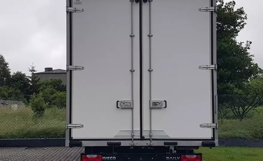 Iveco 8163 KONTENER 8EP 4.14x2.22x2.20 KLIMA MANUAL KRAJOWY DMC 3500 KG 35S12 zdjęcie 15