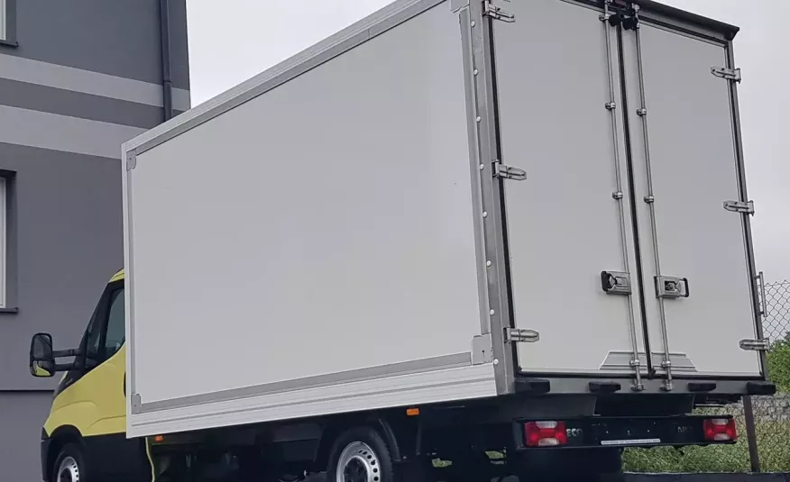 Iveco 8163 KONTENER 8EP 4.14x2.22x2.20 KLIMA MANUAL KRAJOWY DMC 3500 KG 35S12 zdjęcie 28
