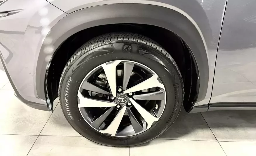 Lexus NX NX300h 2.5 155KM 4X4 E-FOUR PRESTIGE AWD Keyless Automat Skóry ALU zdjęcie 4