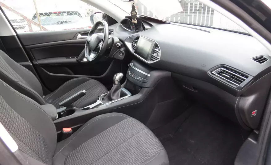 Peugeot 308 1.6 e-HDi 100 KM Nawigacja Parktronic 66 900 km zdjęcie 9